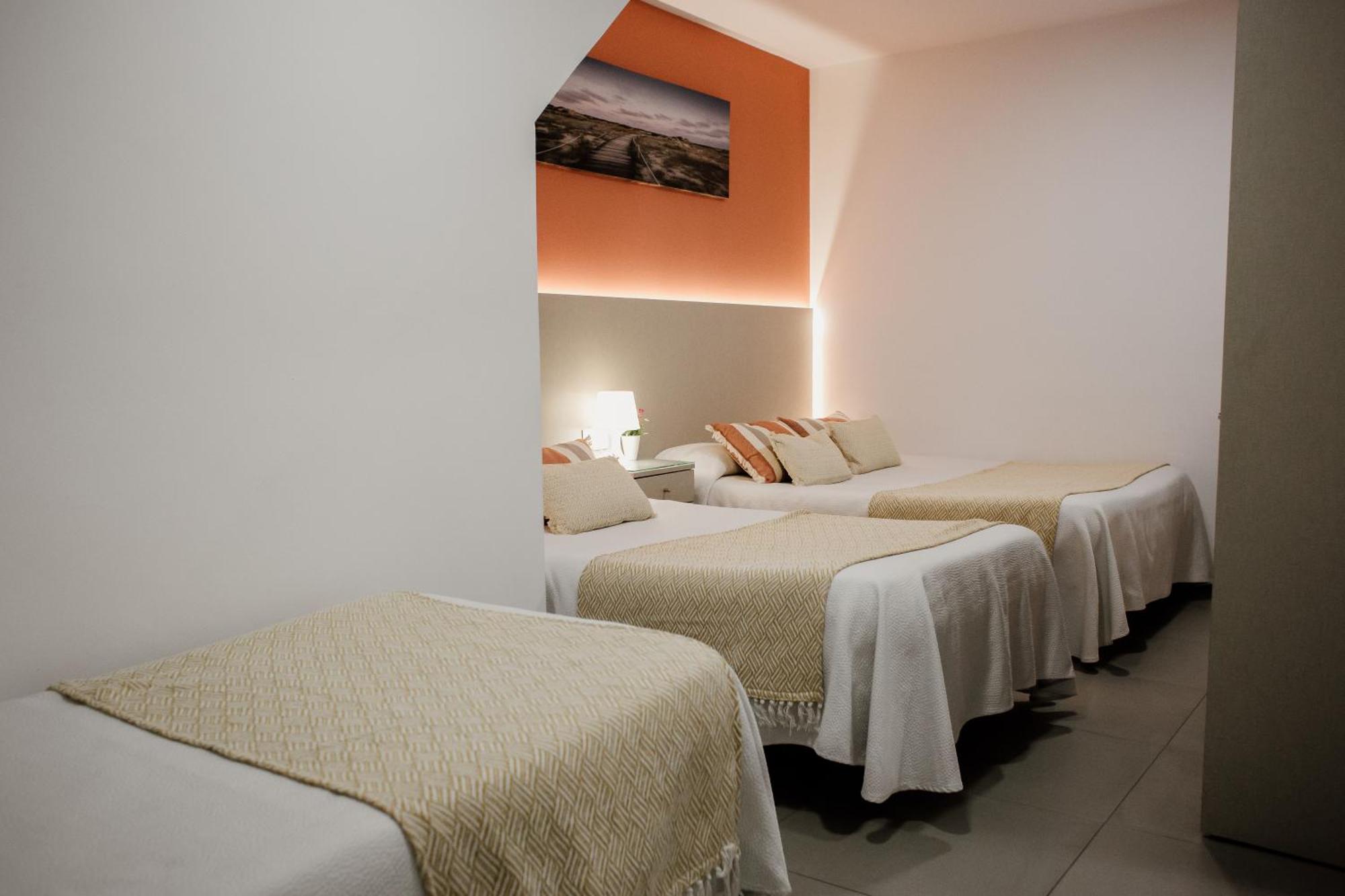 Apartamentos Turisticos Mastil 16 Malaga Bagian luar foto