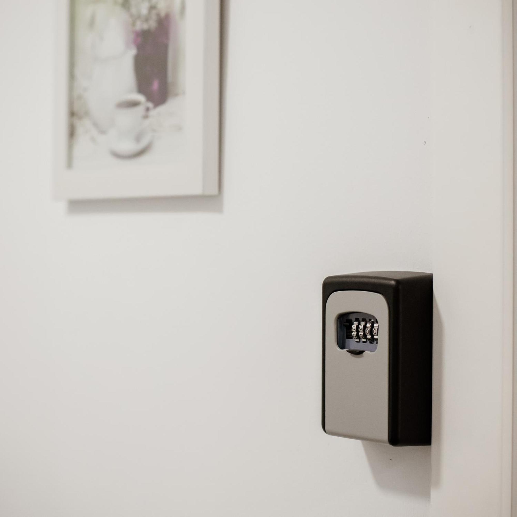 Apartamentos Turisticos Mastil 16 Malaga Bagian luar foto
