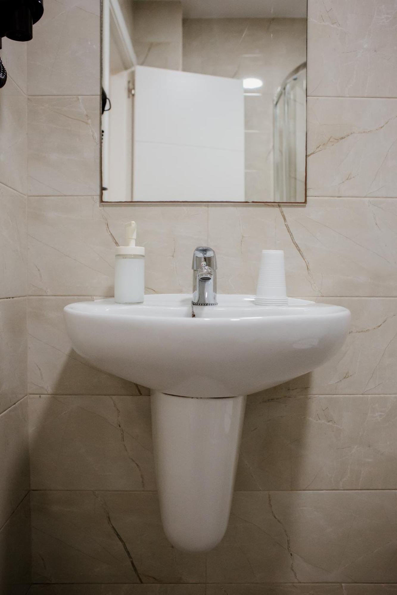 Apartamentos Turisticos Mastil 16 Malaga Bagian luar foto