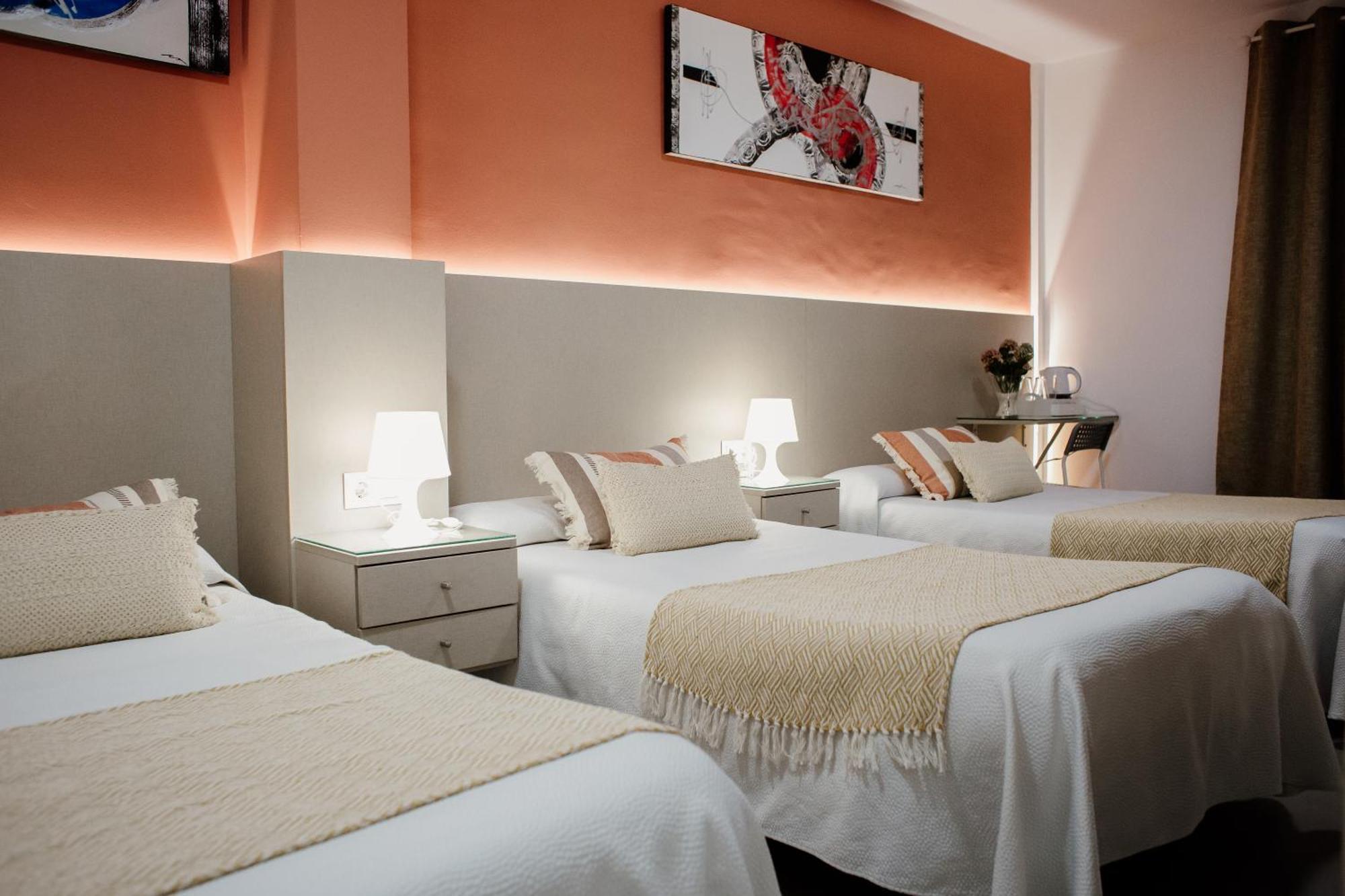 Apartamentos Turisticos Mastil 16 Malaga Bagian luar foto
