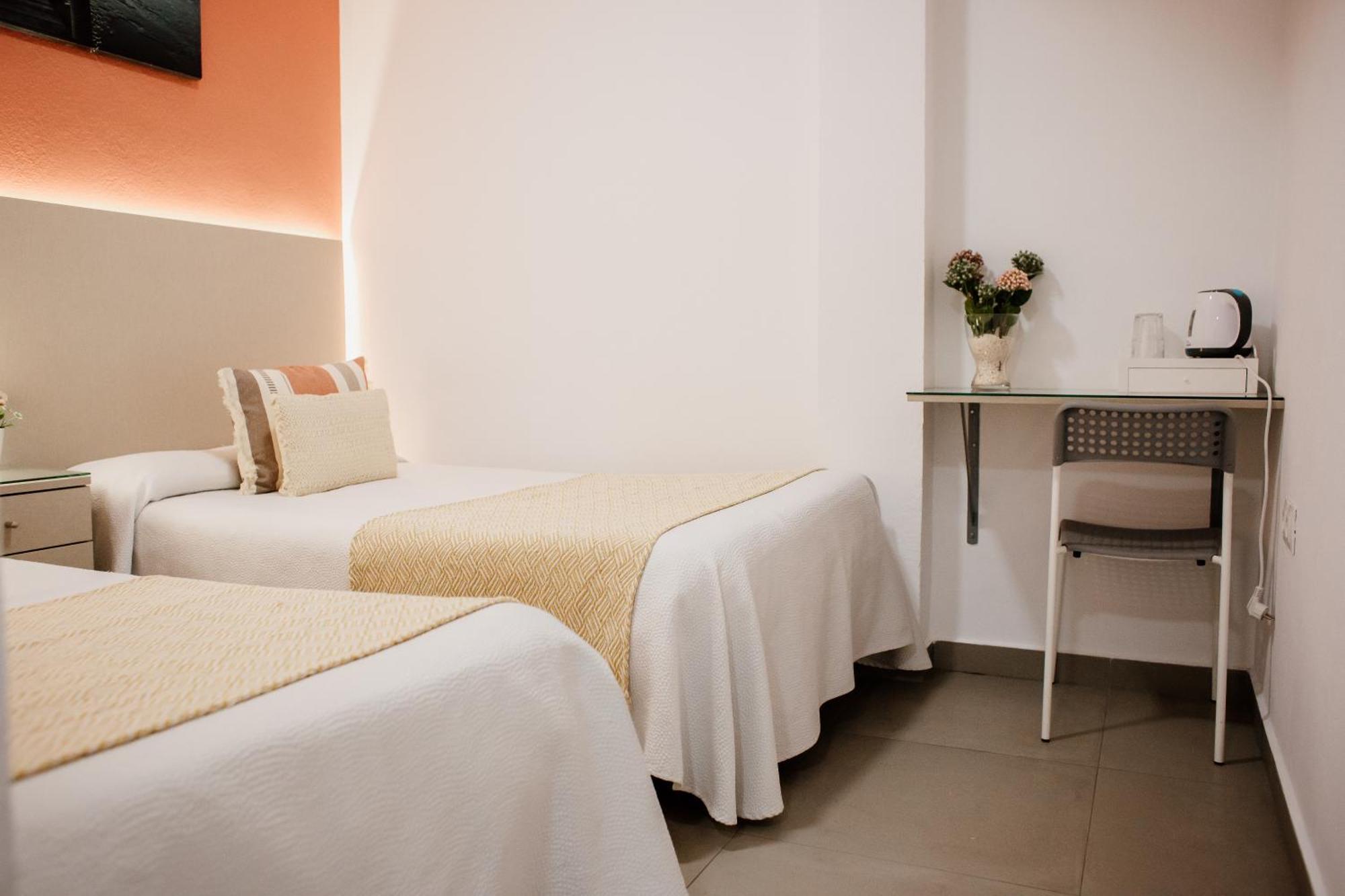 Apartamentos Turisticos Mastil 16 Malaga Bagian luar foto