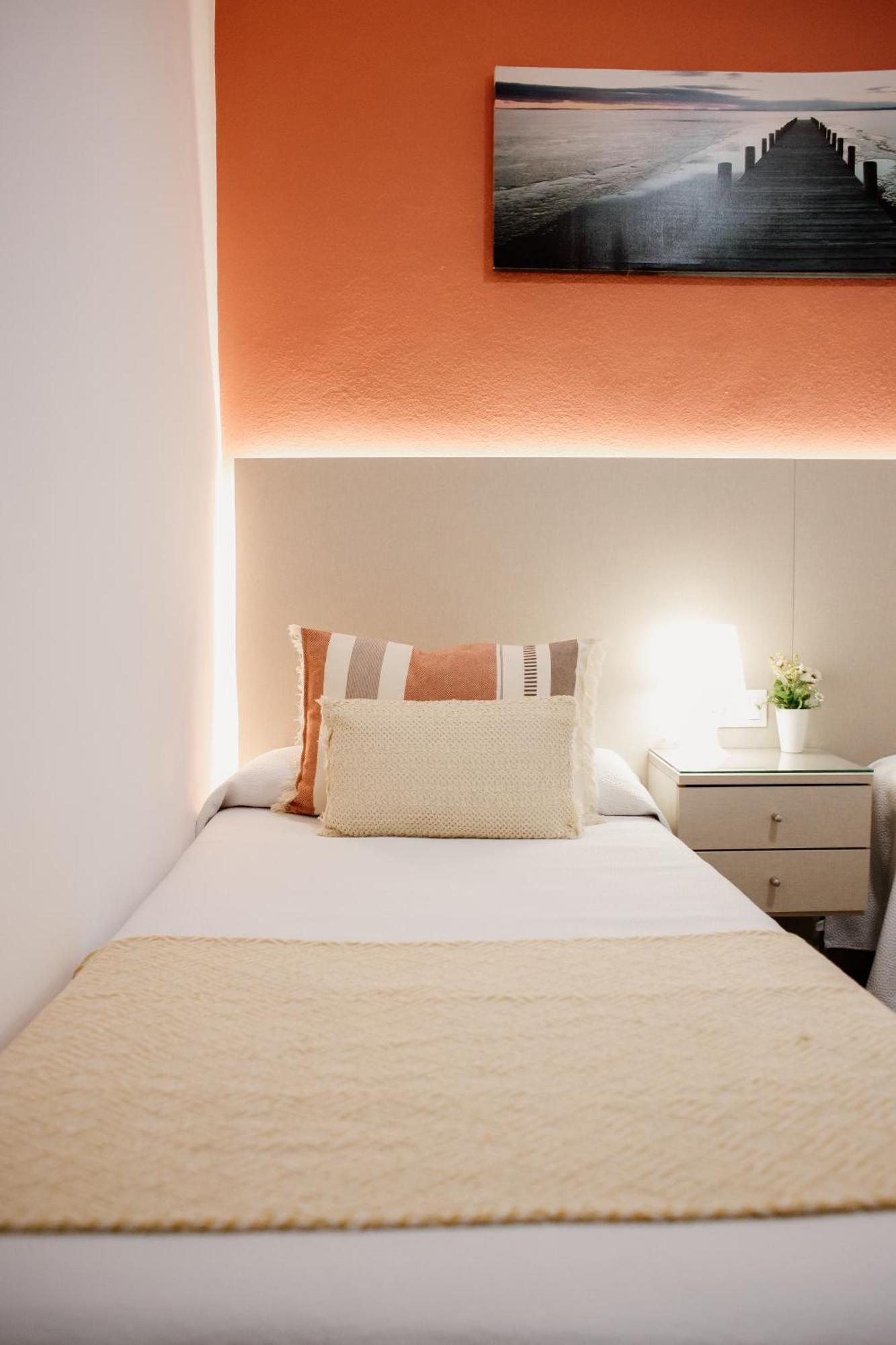 Apartamentos Turisticos Mastil 16 Malaga Bagian luar foto