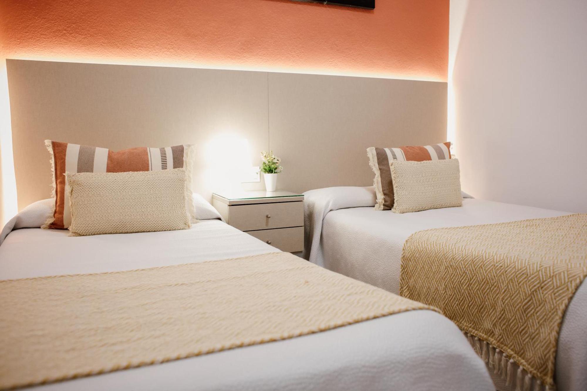 Apartamentos Turisticos Mastil 16 Malaga Bagian luar foto