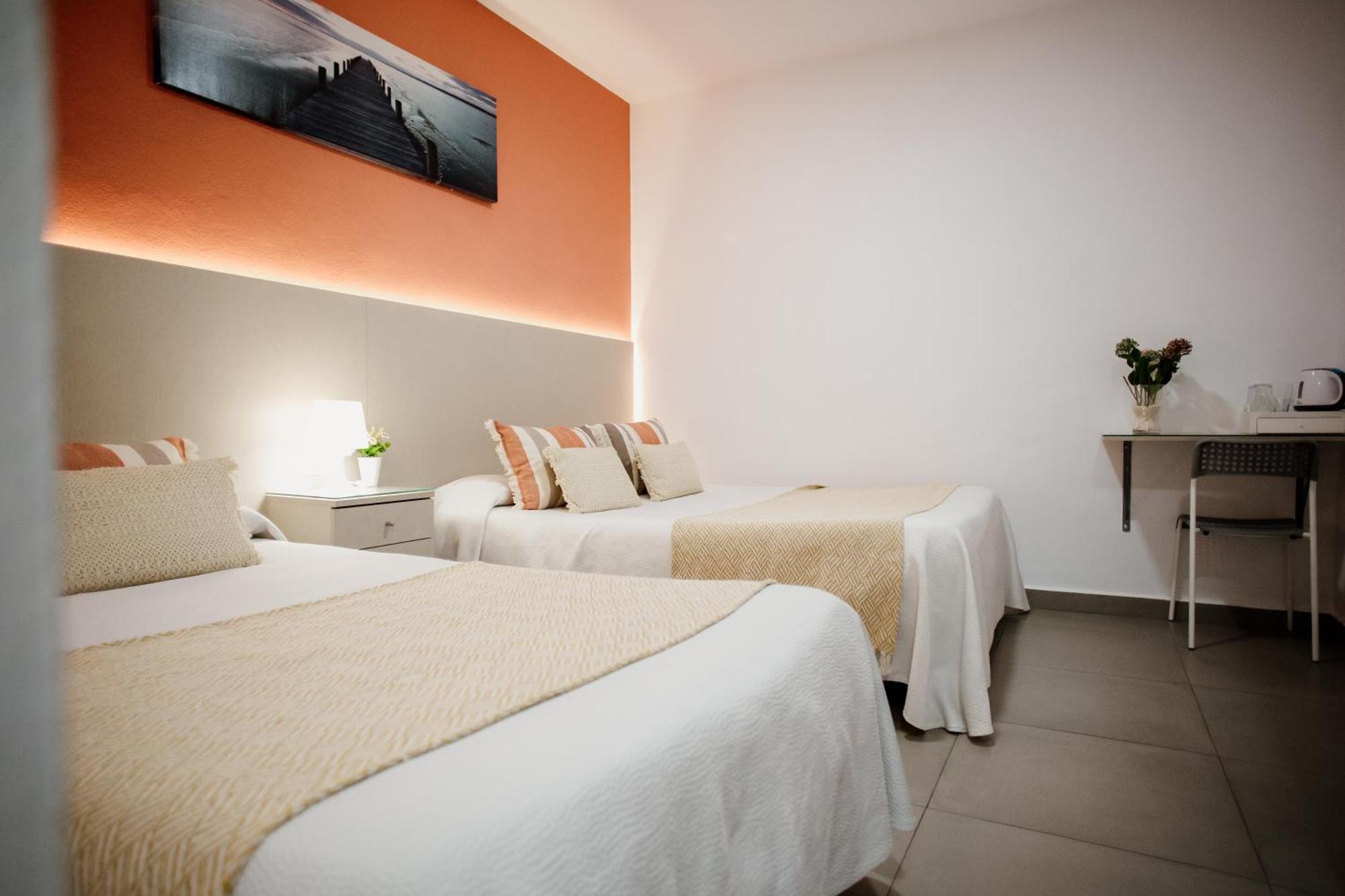 Apartamentos Turisticos Mastil 16 Malaga Bagian luar foto