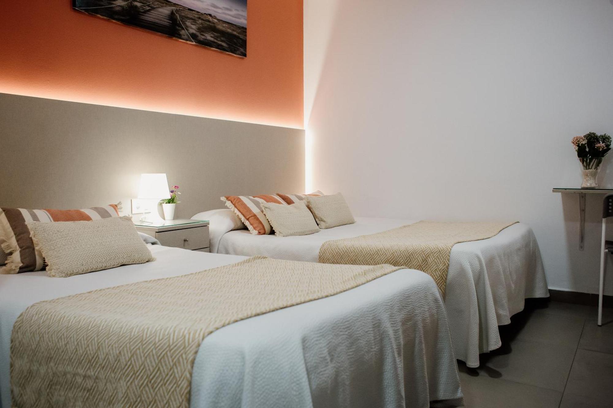 Apartamentos Turisticos Mastil 16 Malaga Bagian luar foto