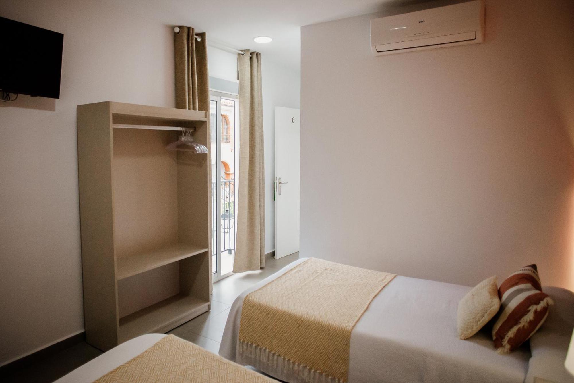 Apartamentos Turisticos Mastil 16 Malaga Bagian luar foto