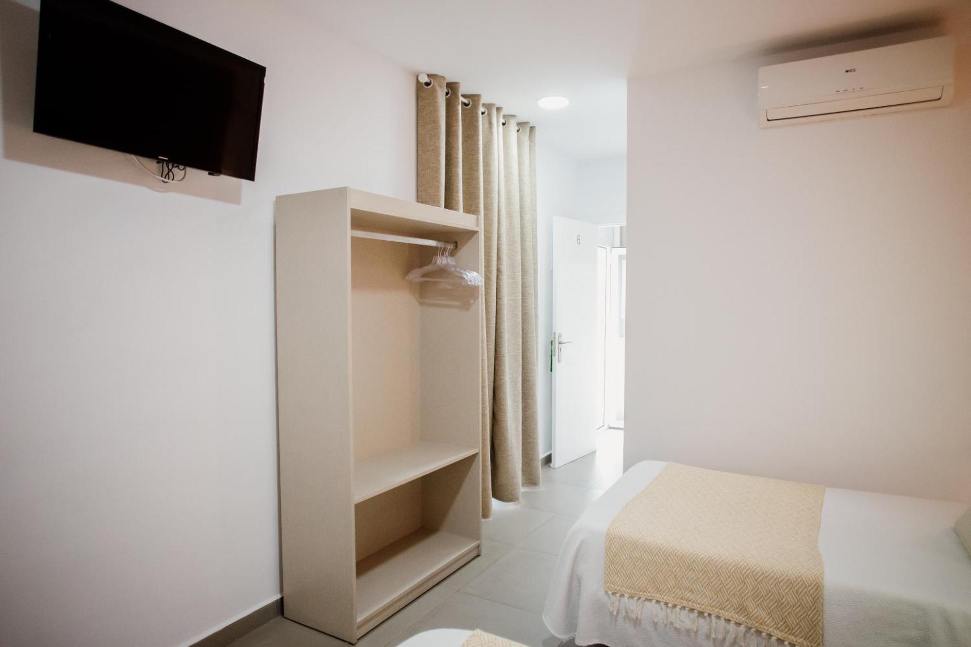 Apartamentos Turisticos Mastil 16 Malaga Bagian luar foto