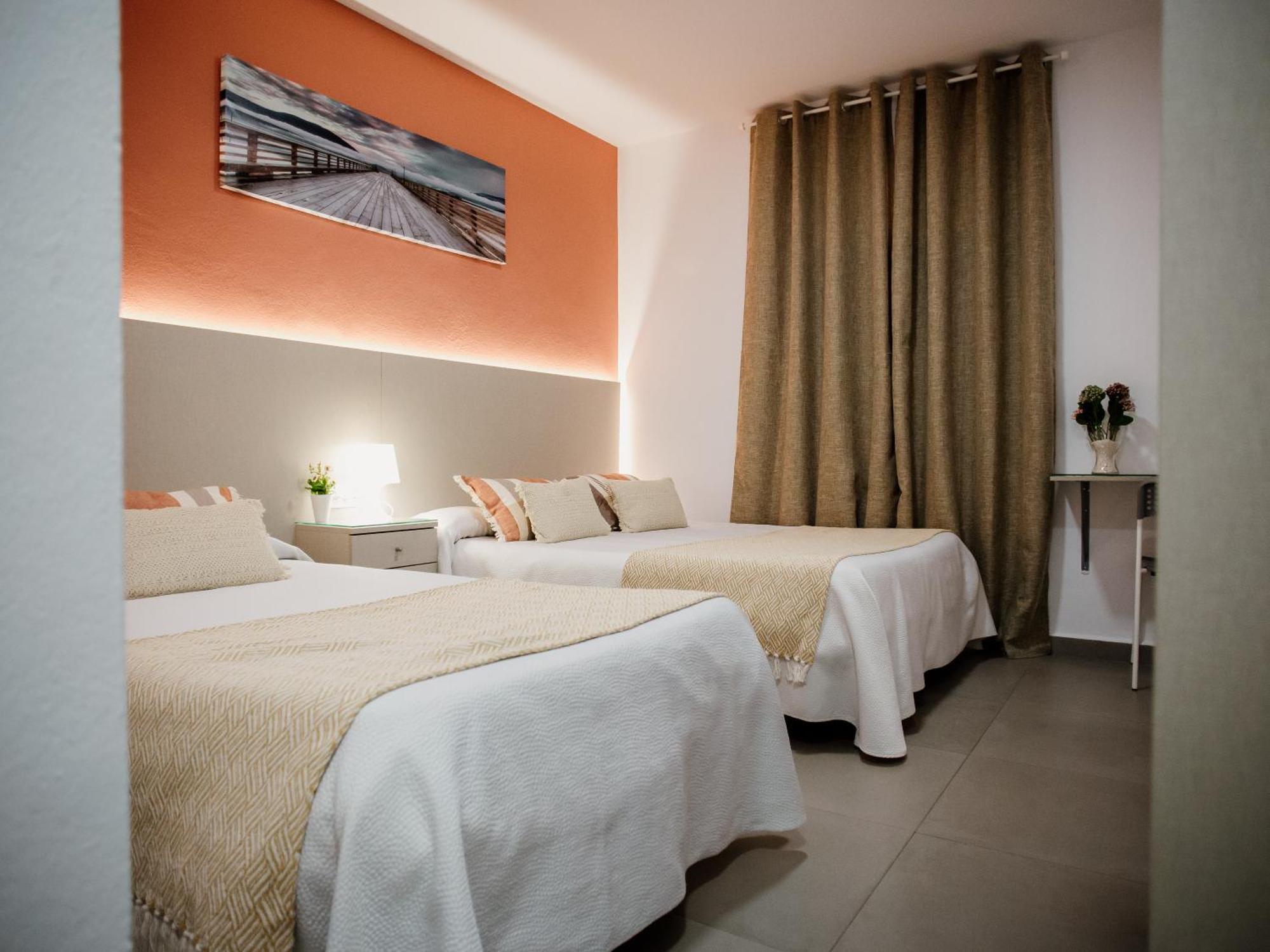 Apartamentos Turisticos Mastil 16 Malaga Bagian luar foto