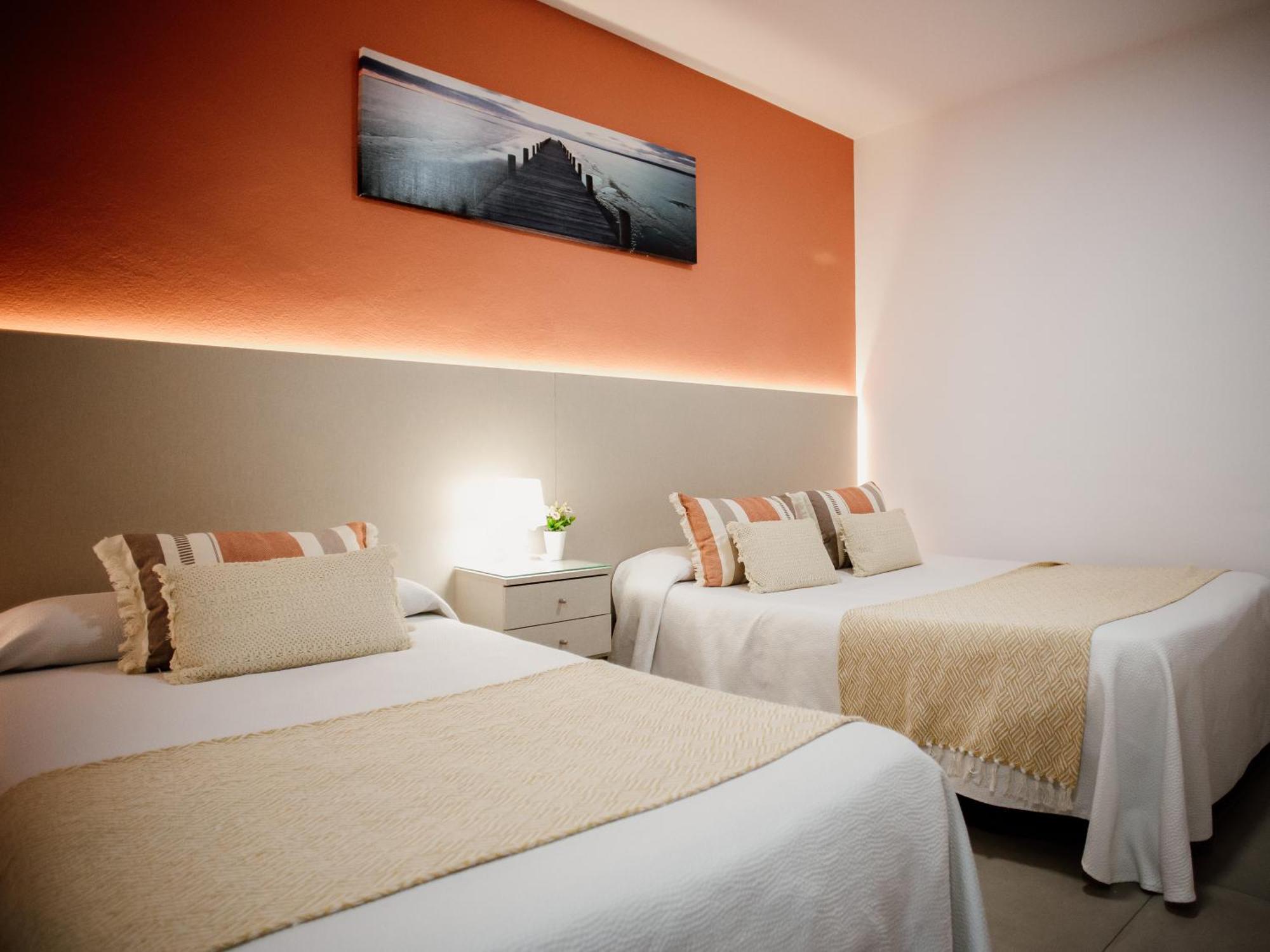 Apartamentos Turisticos Mastil 16 Malaga Bagian luar foto