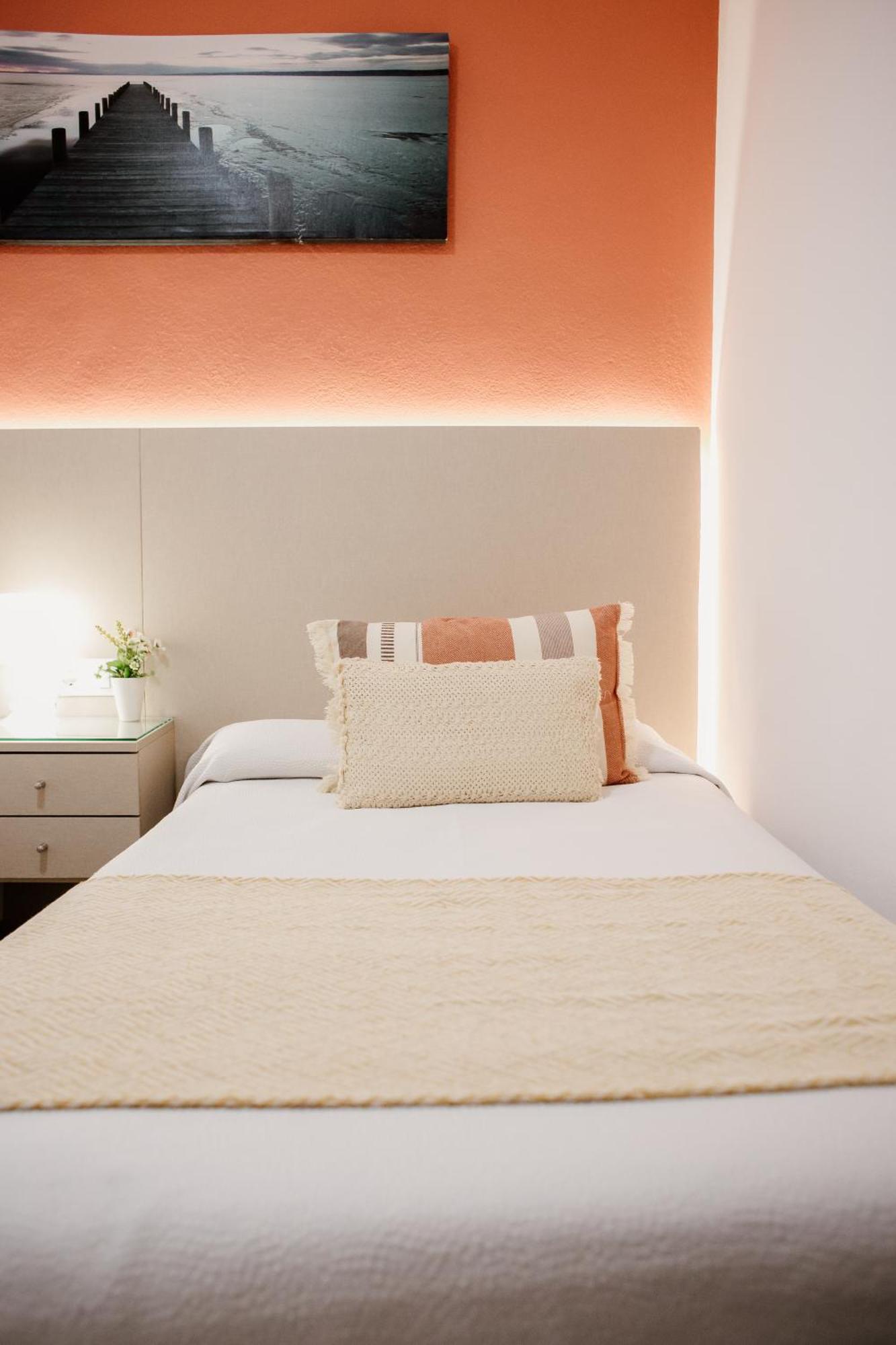 Apartamentos Turisticos Mastil 16 Malaga Bagian luar foto