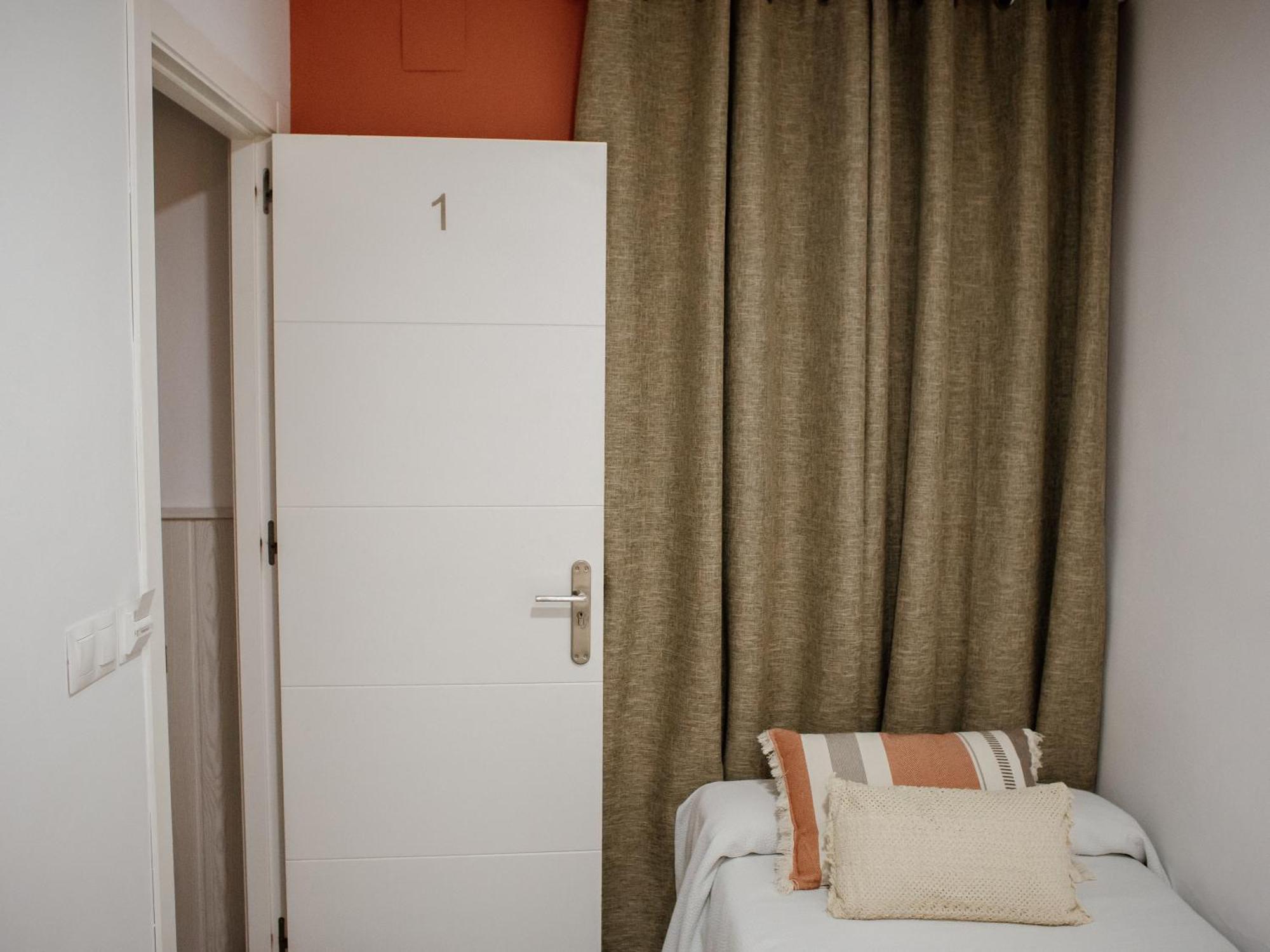 Apartamentos Turisticos Mastil 16 Malaga Bagian luar foto