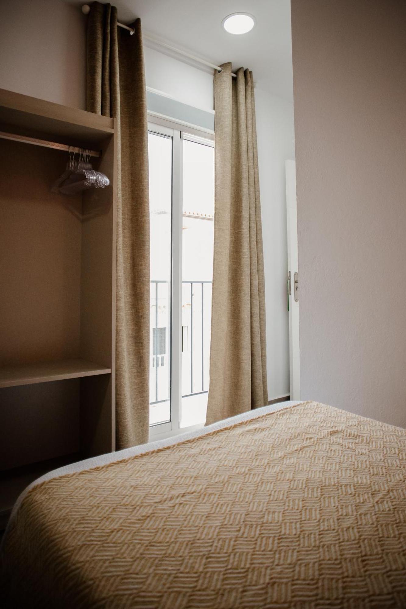 Apartamentos Turisticos Mastil 16 Malaga Bagian luar foto