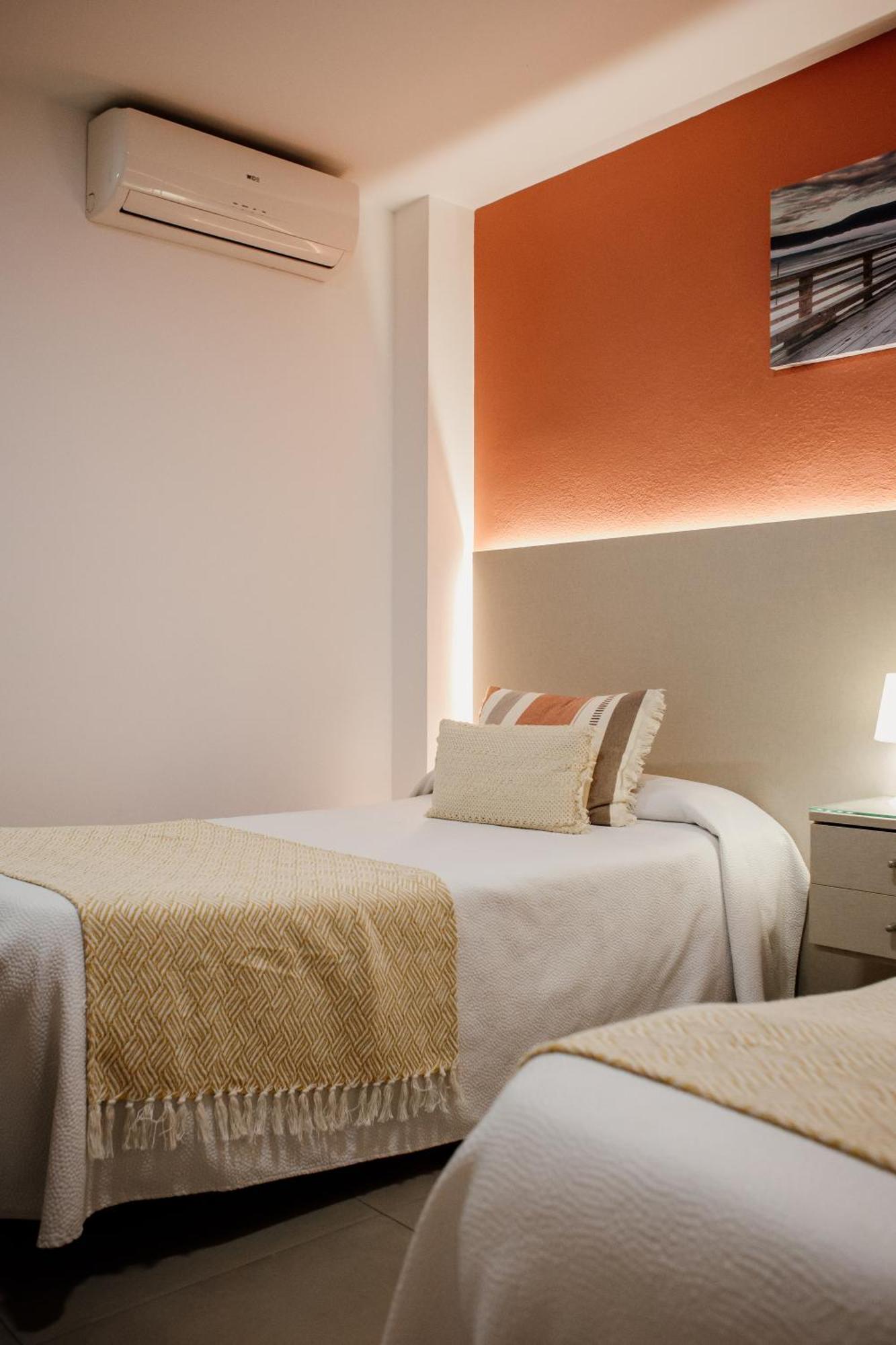 Apartamentos Turisticos Mastil 16 Malaga Bagian luar foto