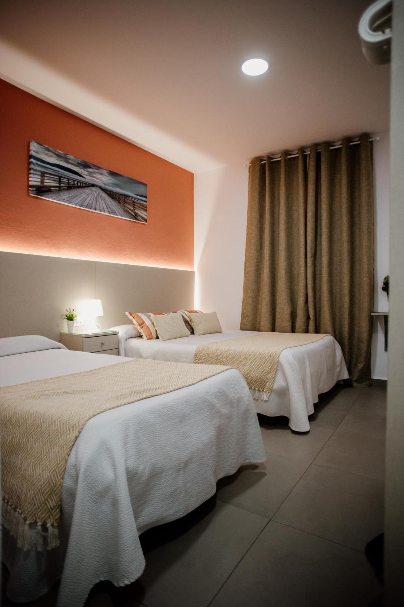 Apartamentos Turisticos Mastil 16 Malaga Bagian luar foto